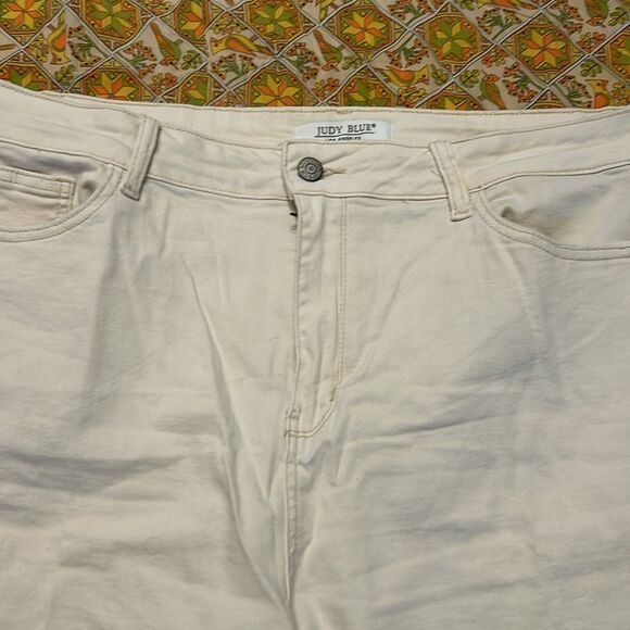 Judy Blue Women's High-Rise Cut-Off Denim Jean Shorts - Ivory Denim - 3XL - Picture 2 of 5